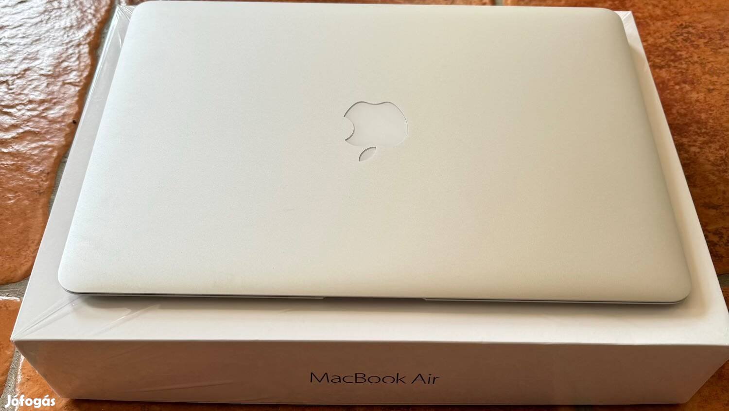 Eladó Apple Macbook Air Intel i5 újszerű