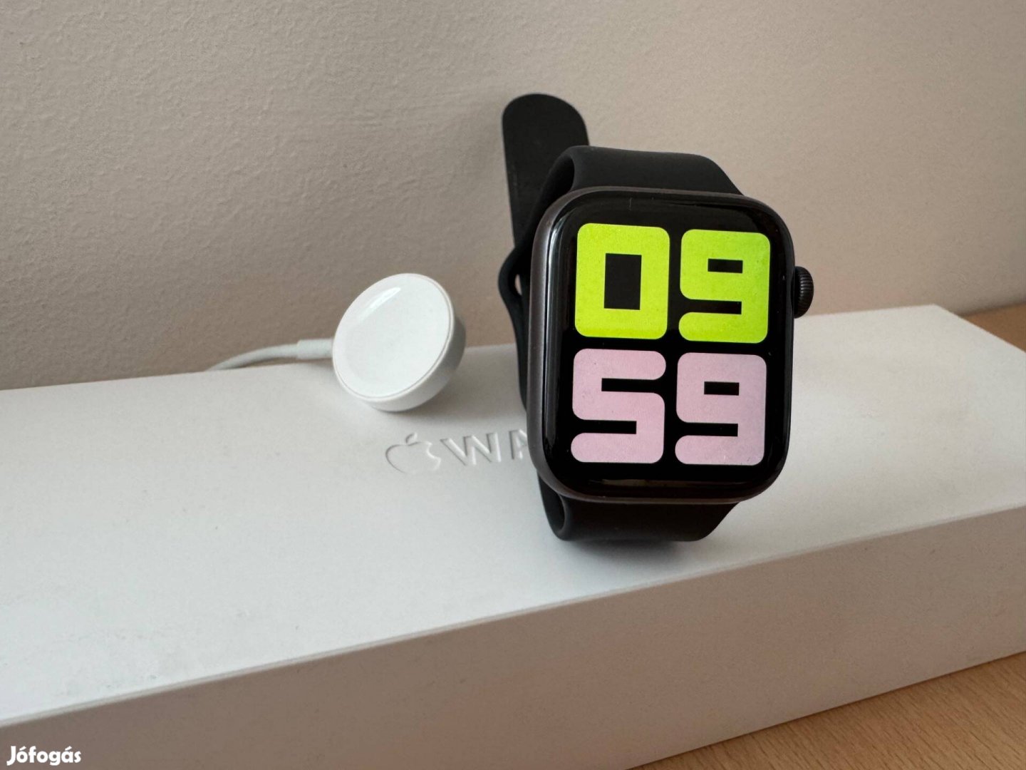 Eladó Apple Watch Series 5 GPS 44mm Asztroszürke