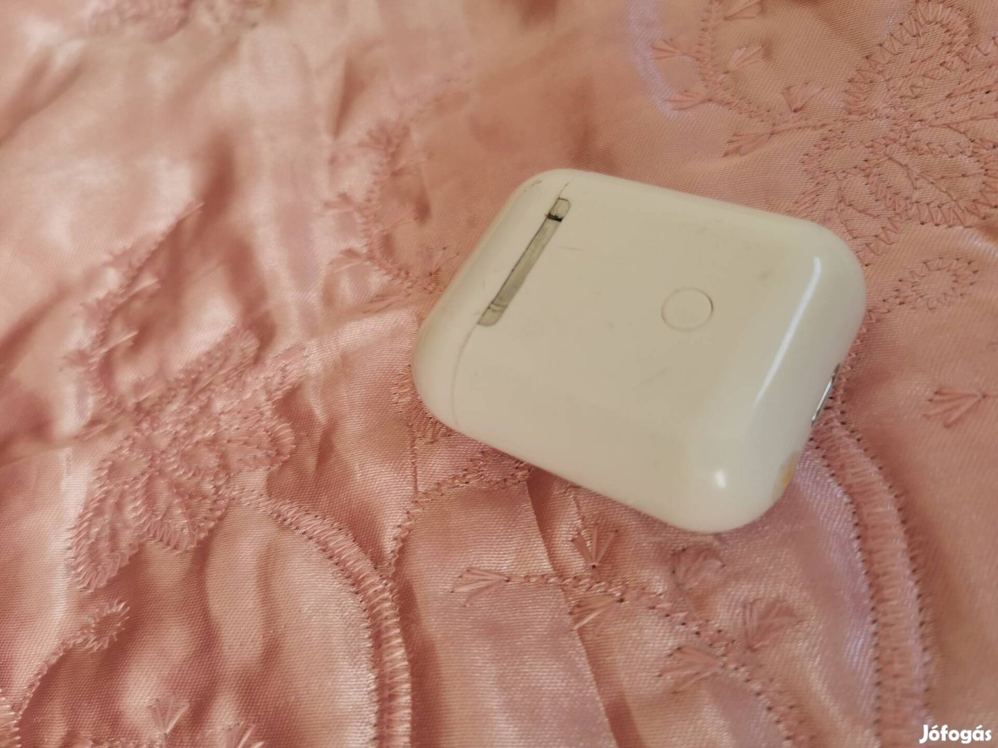 Eladó Apple airpods 2gen pici. Hibával