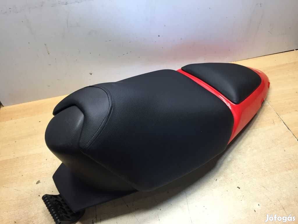 Eladó Aprilia Sr 50 Ülés ( Kör Sr ) Fekete ( Újrahúzott )06550