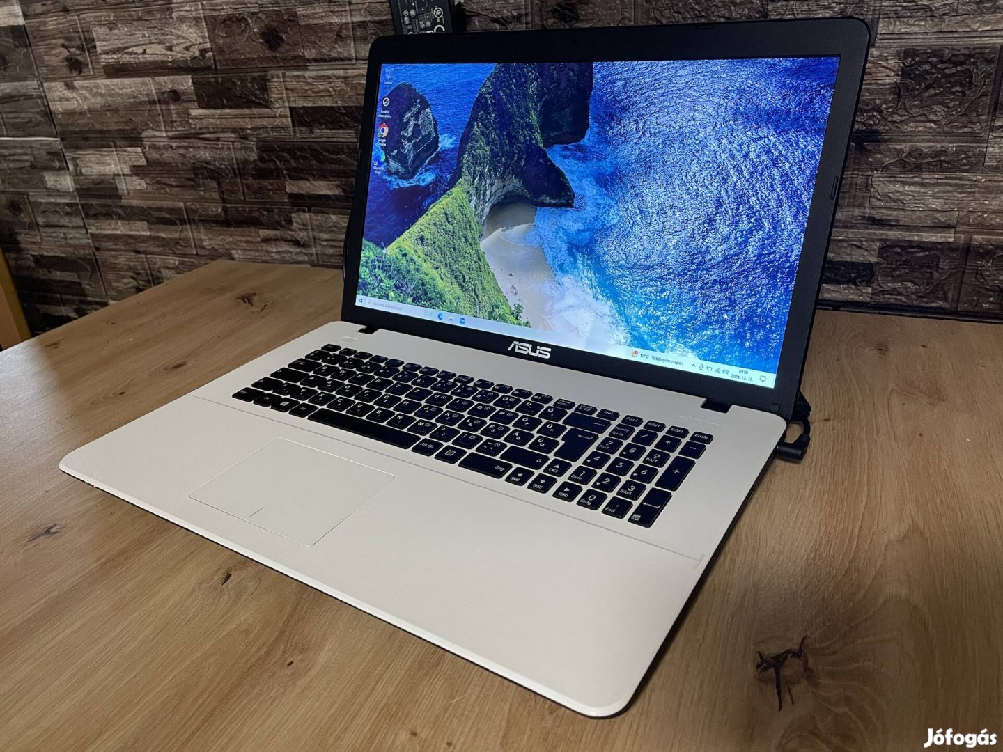 Eladó Asus 5gen i3 laptop (8GB Ram, 1TB HDD, 17.3")