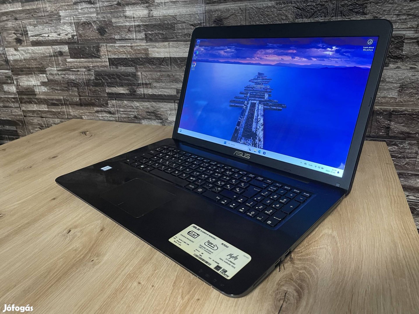 Eladó Asus 6gen i3 laptop (8GB DDR4, SSD, 17.3")