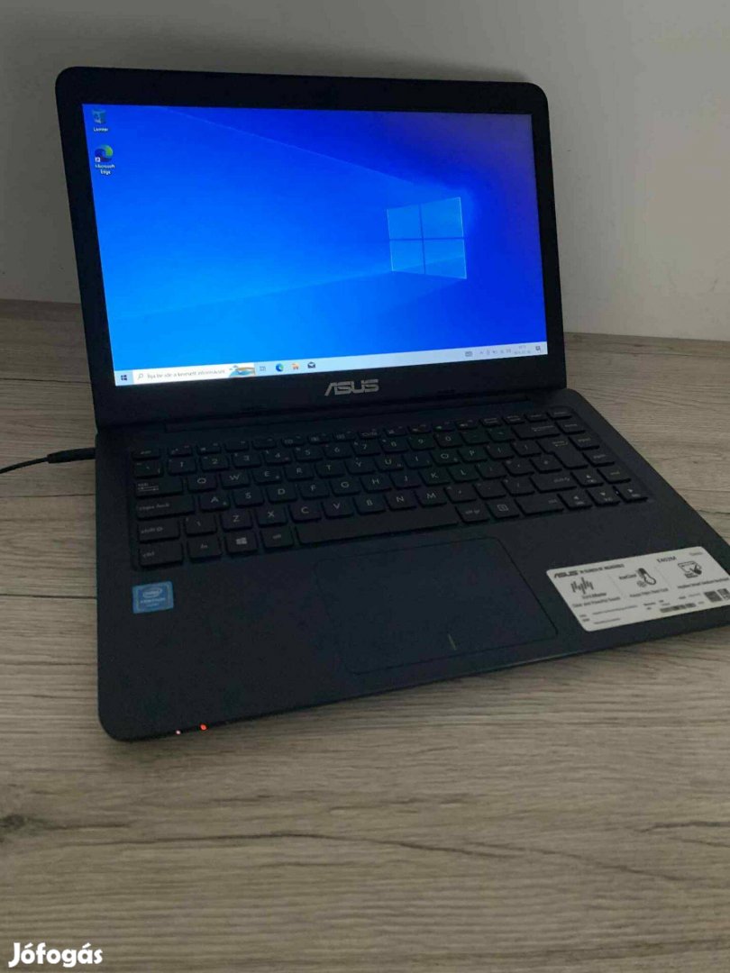 Eladó Asus E402M Laptop