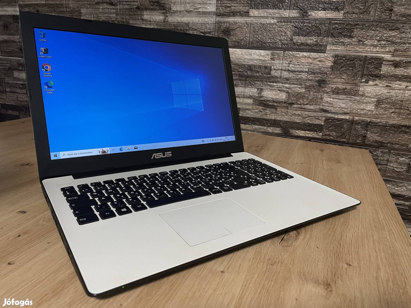 Eladó Asus Intel laptop (4GB Ram, 500GB HDD, 15.6")