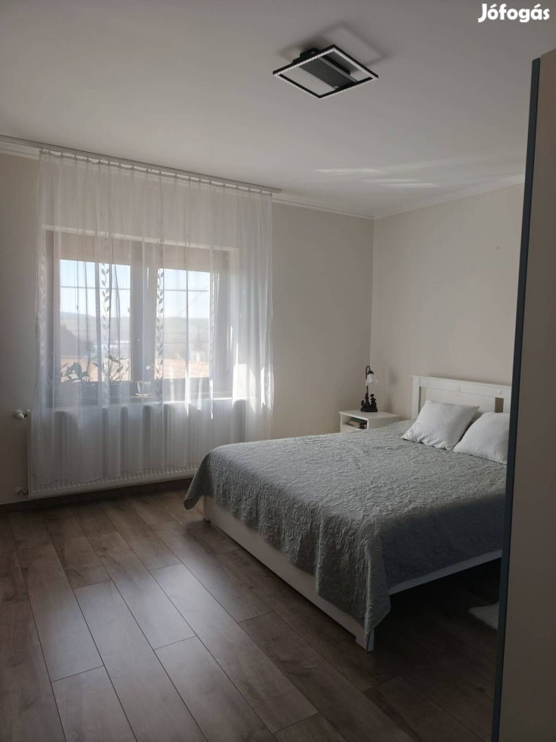 Eladó Aszódon panorámás Családi ház