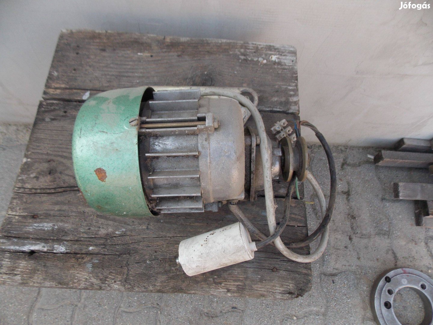 Eladó Áttételes Villany Motor 220 voltos