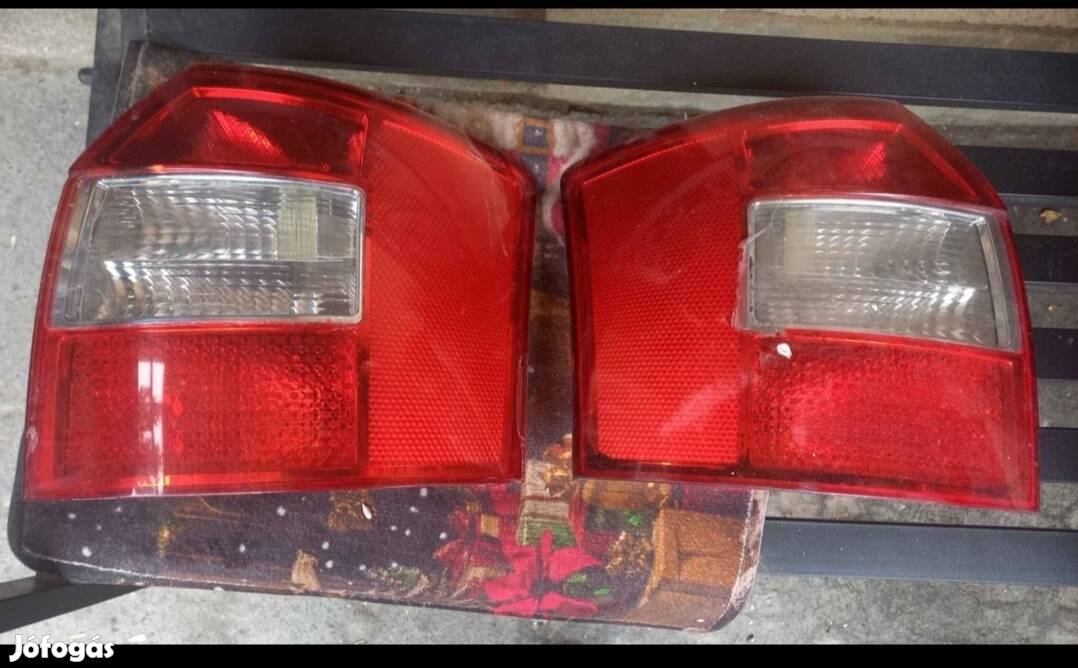 Eladó Audi A4 b6 kombi hátsó lámpa 
