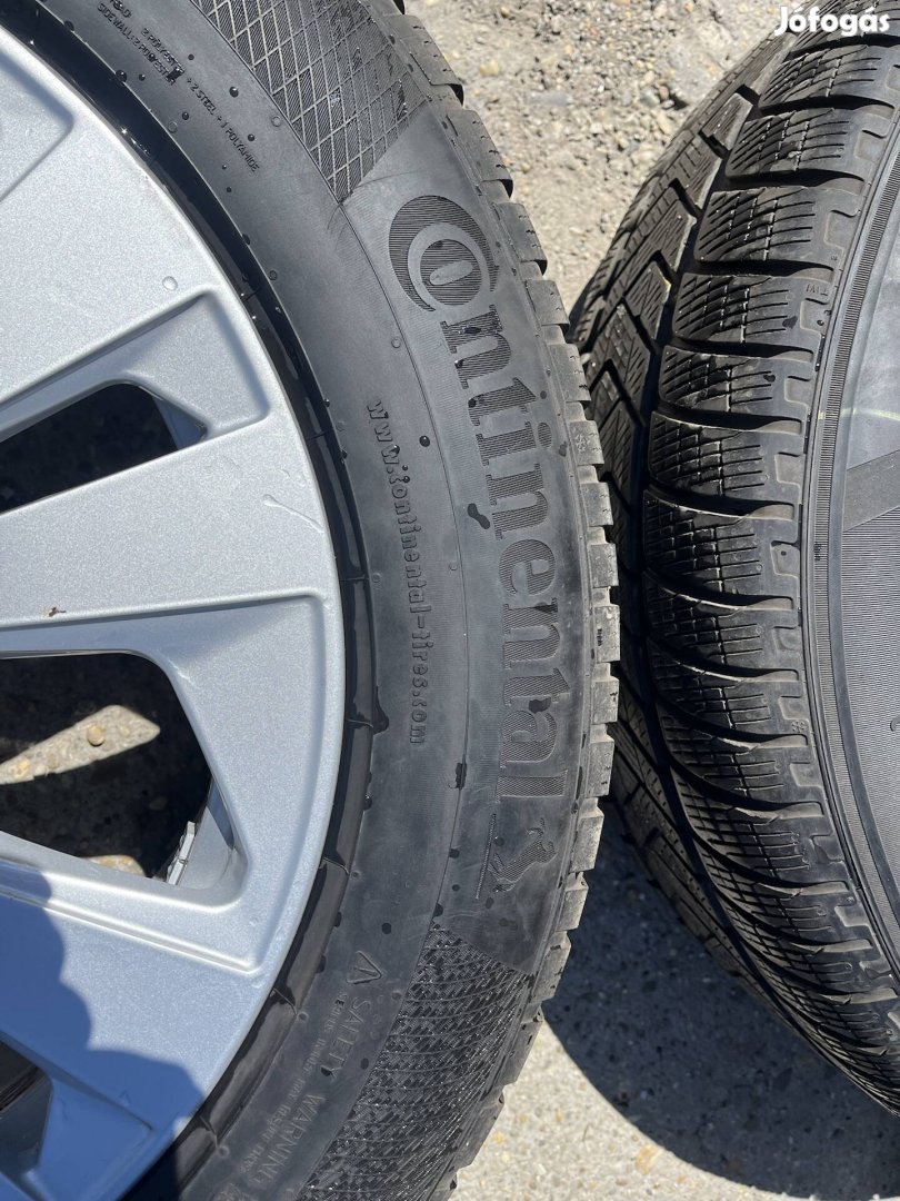 Eladó Audi Q8 alufelni téligumival