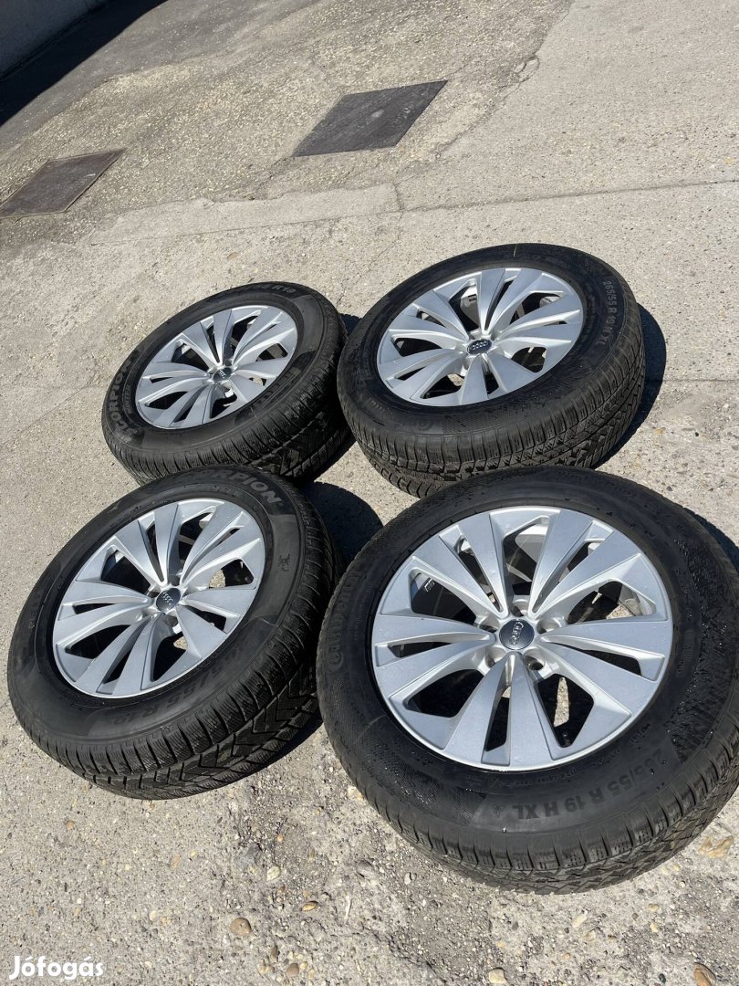 Eladó Audi Q8 gyári felni téligumival 