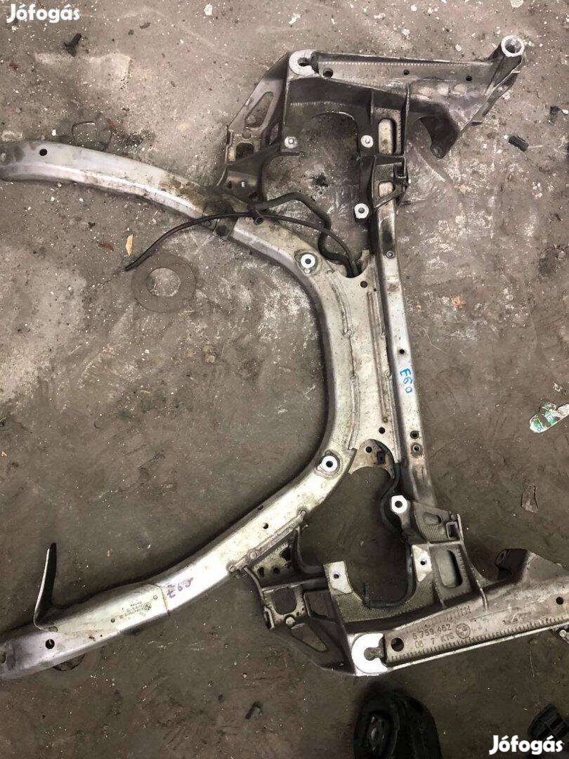 Eladó BMW E60 E61 bölcső első