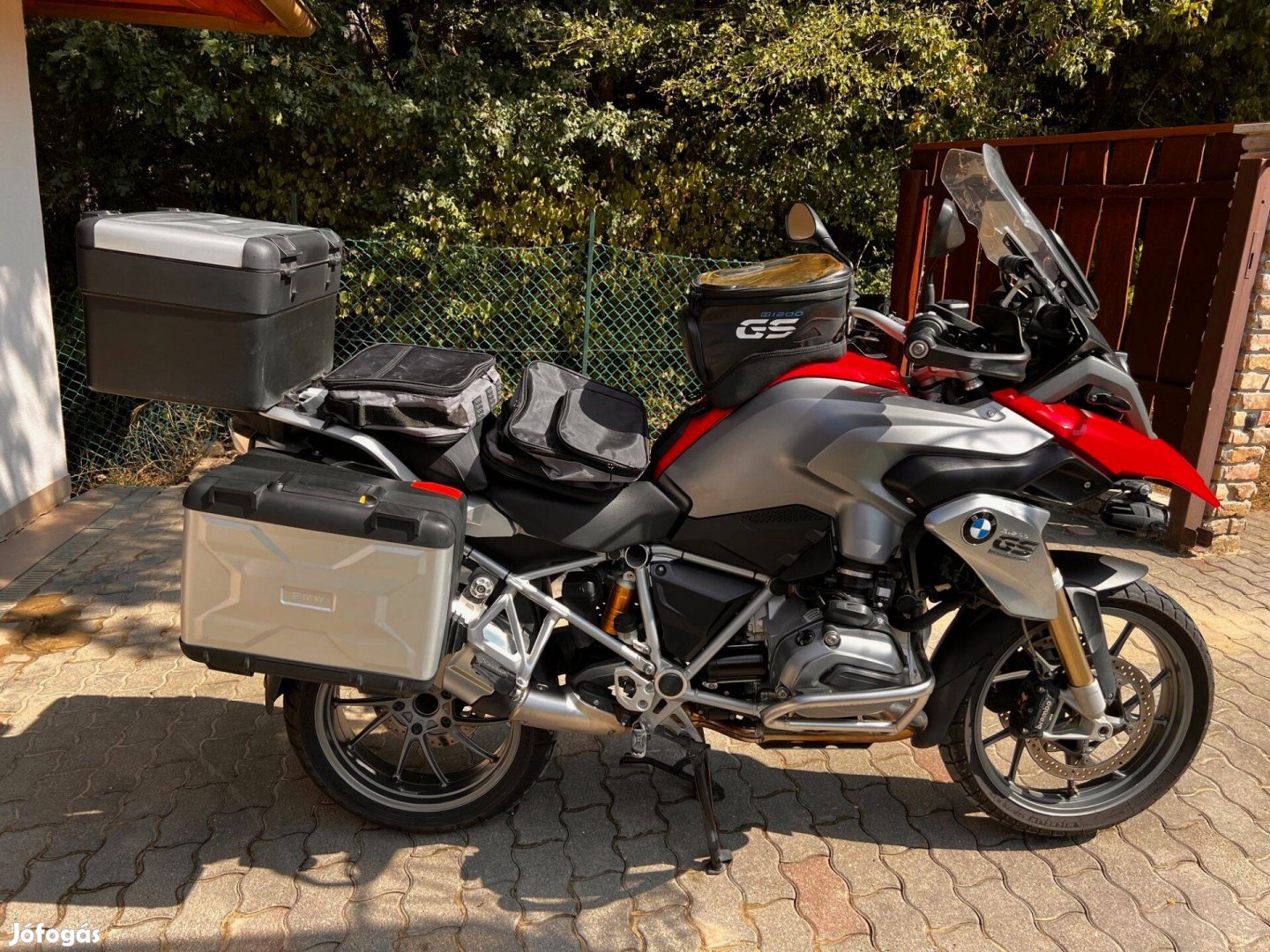 Eladó BMW R1200GS teljes túraszettel!