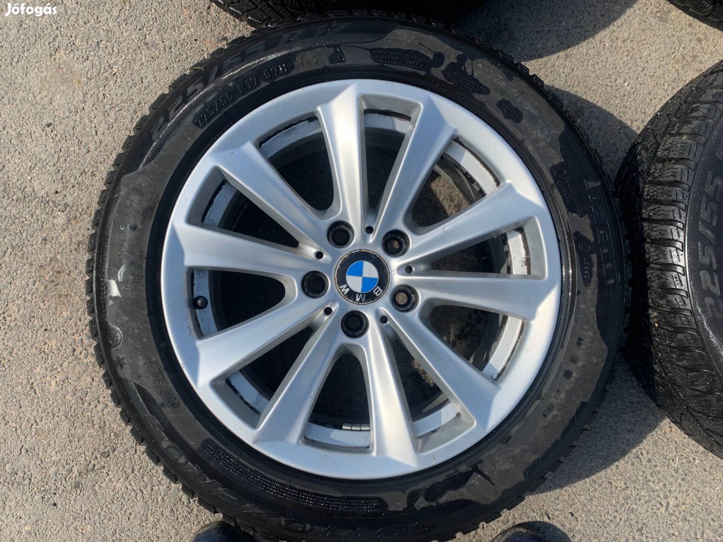 Eladó BMW felni gumival R17
