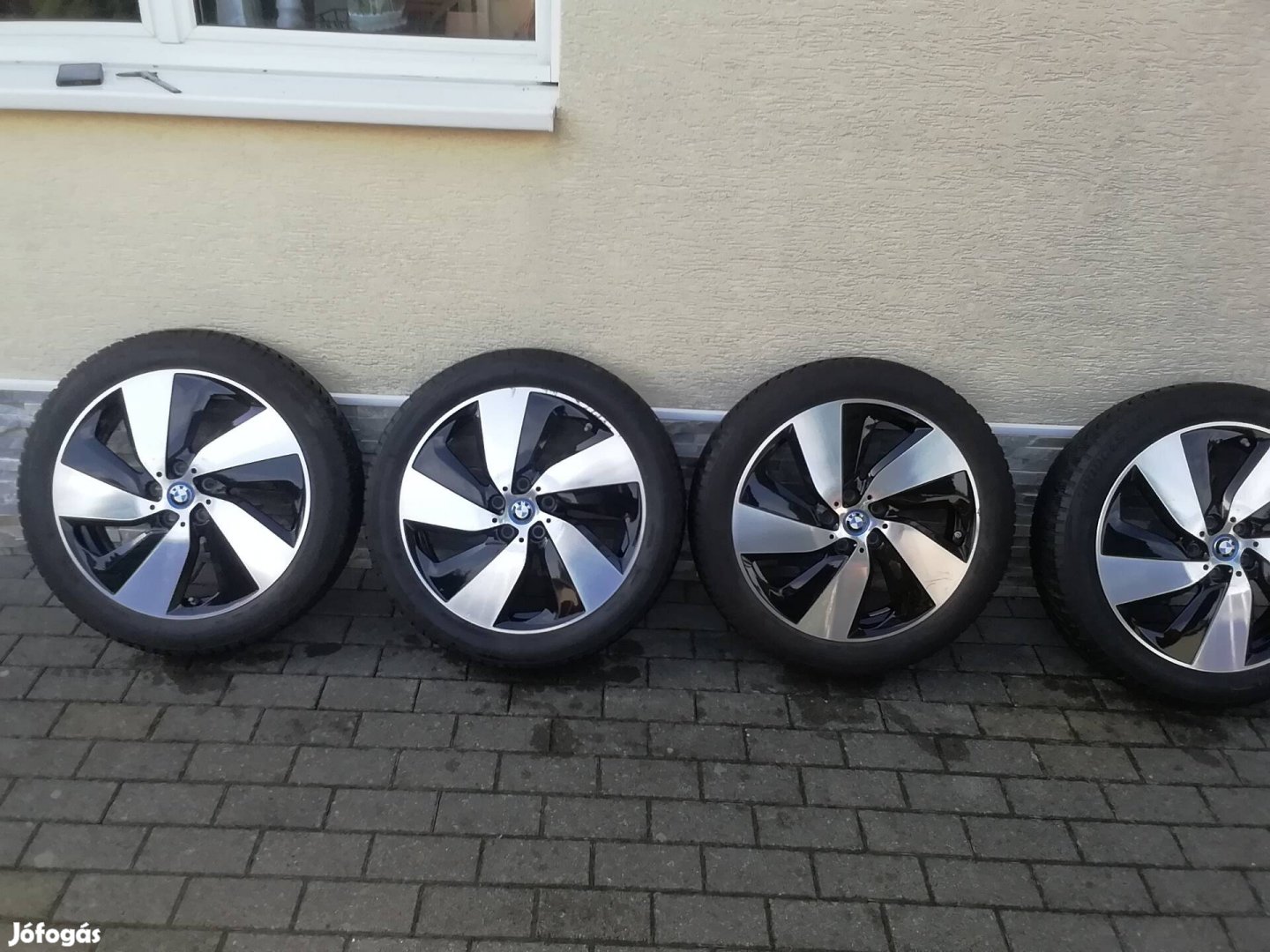 Eladó BMW i3/i3S  429 turbina garnitúra Bridgestone téligumikkal. 