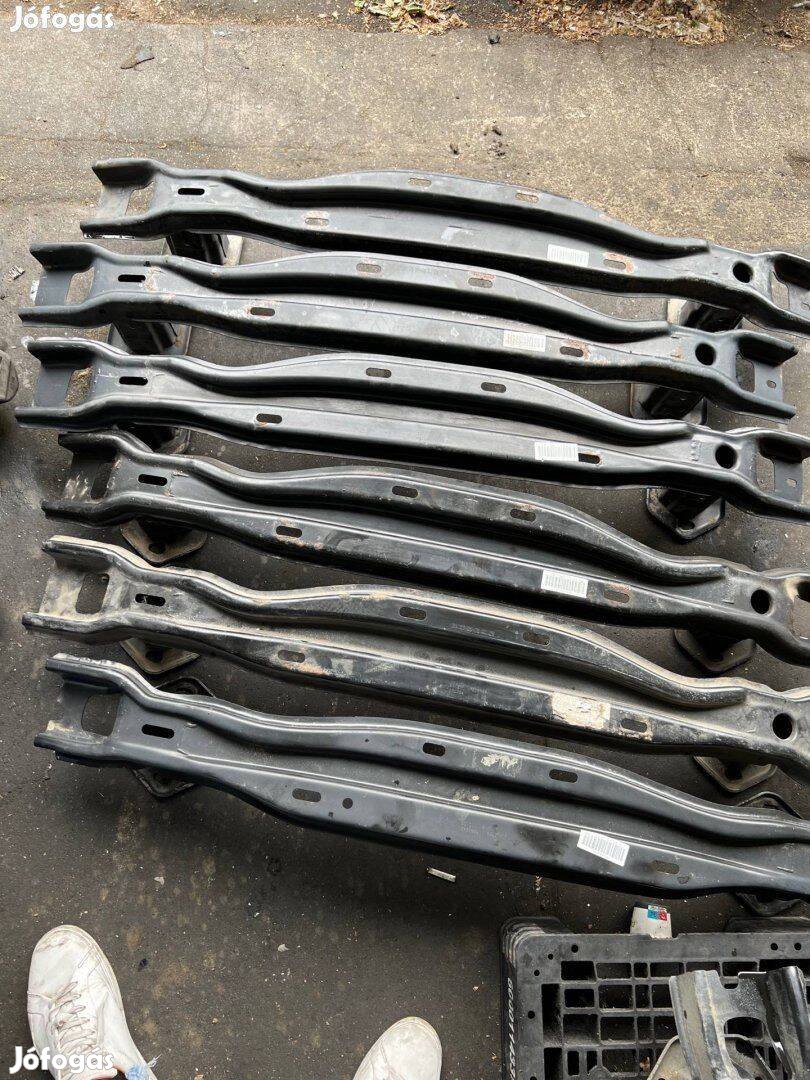 Eladó BMW lökhárító merevítő F10 F11 F30 F31 F32 F34