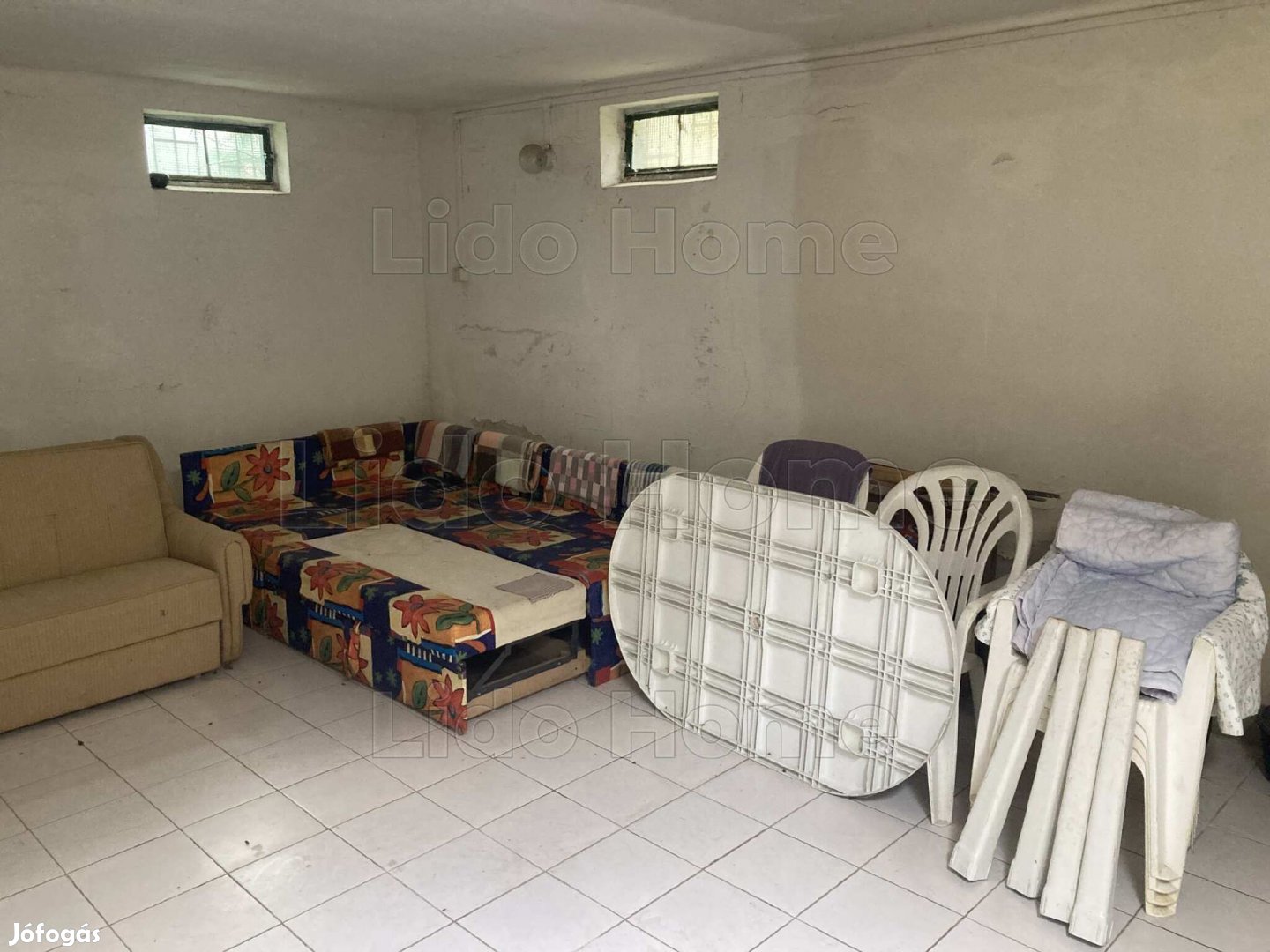 Eladó Balatonakarattyán hétvégi házas nyaraló 2 km-re a Balatontól