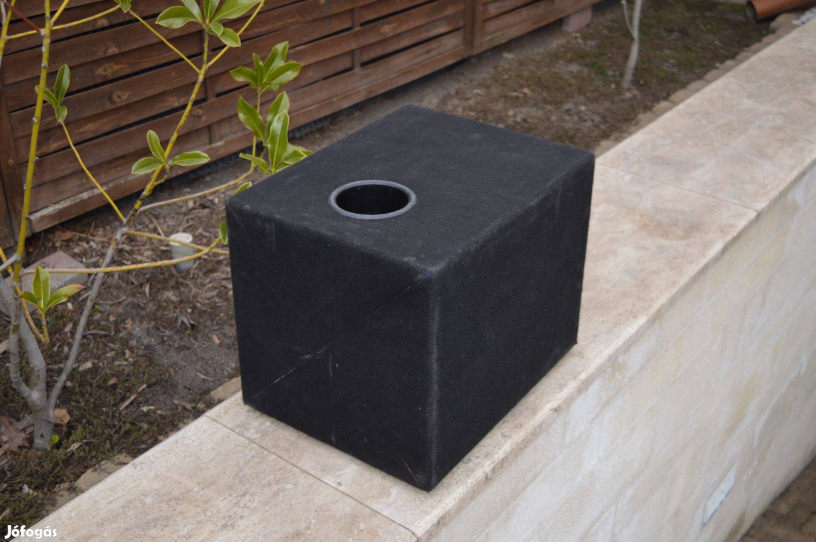 Eladó Band Pass ládában egy Magnat 30 cm mélynyomó