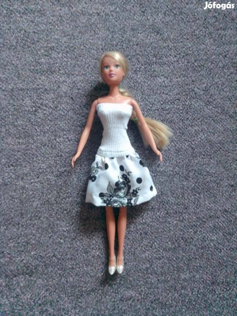 Eladó Barbie új ruhák + ruha csomag