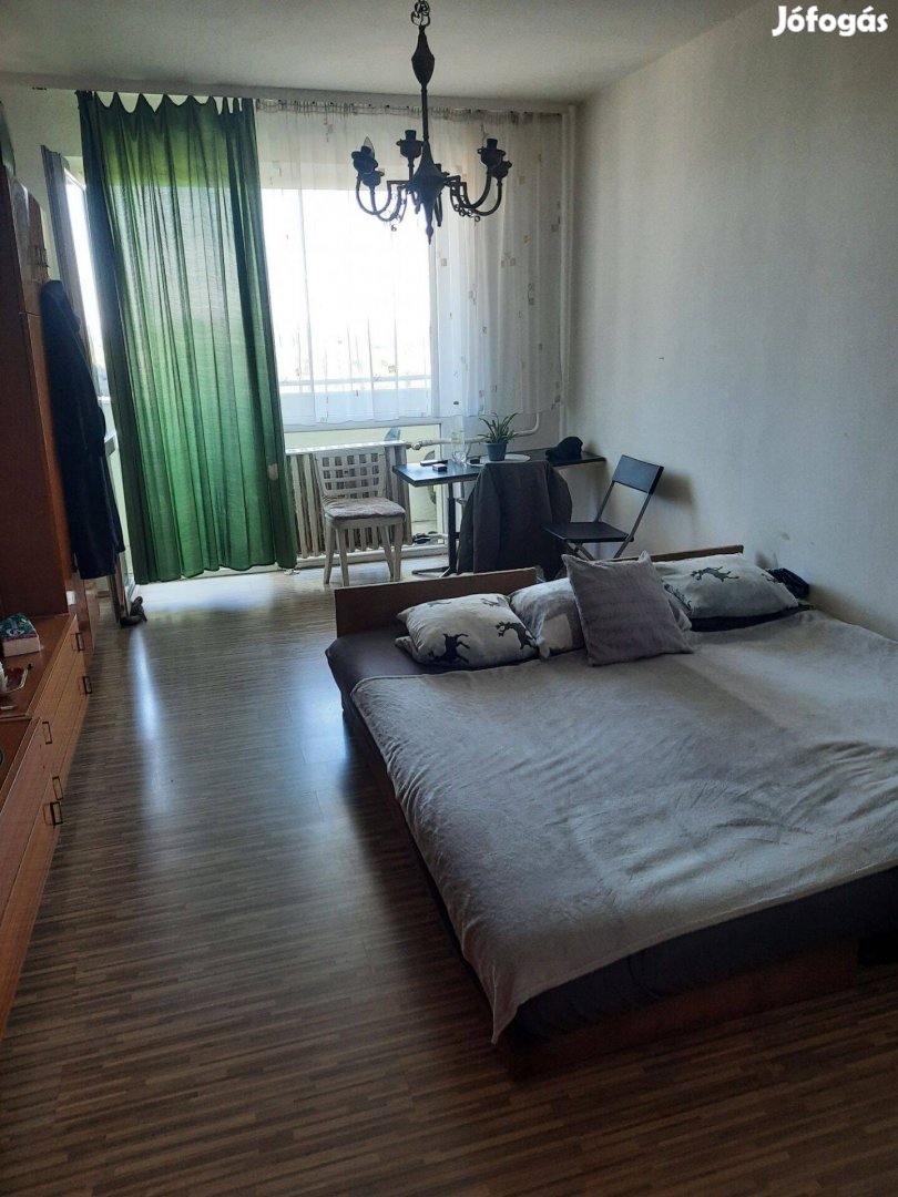 Eladó Békásmegyeri garzonlakás