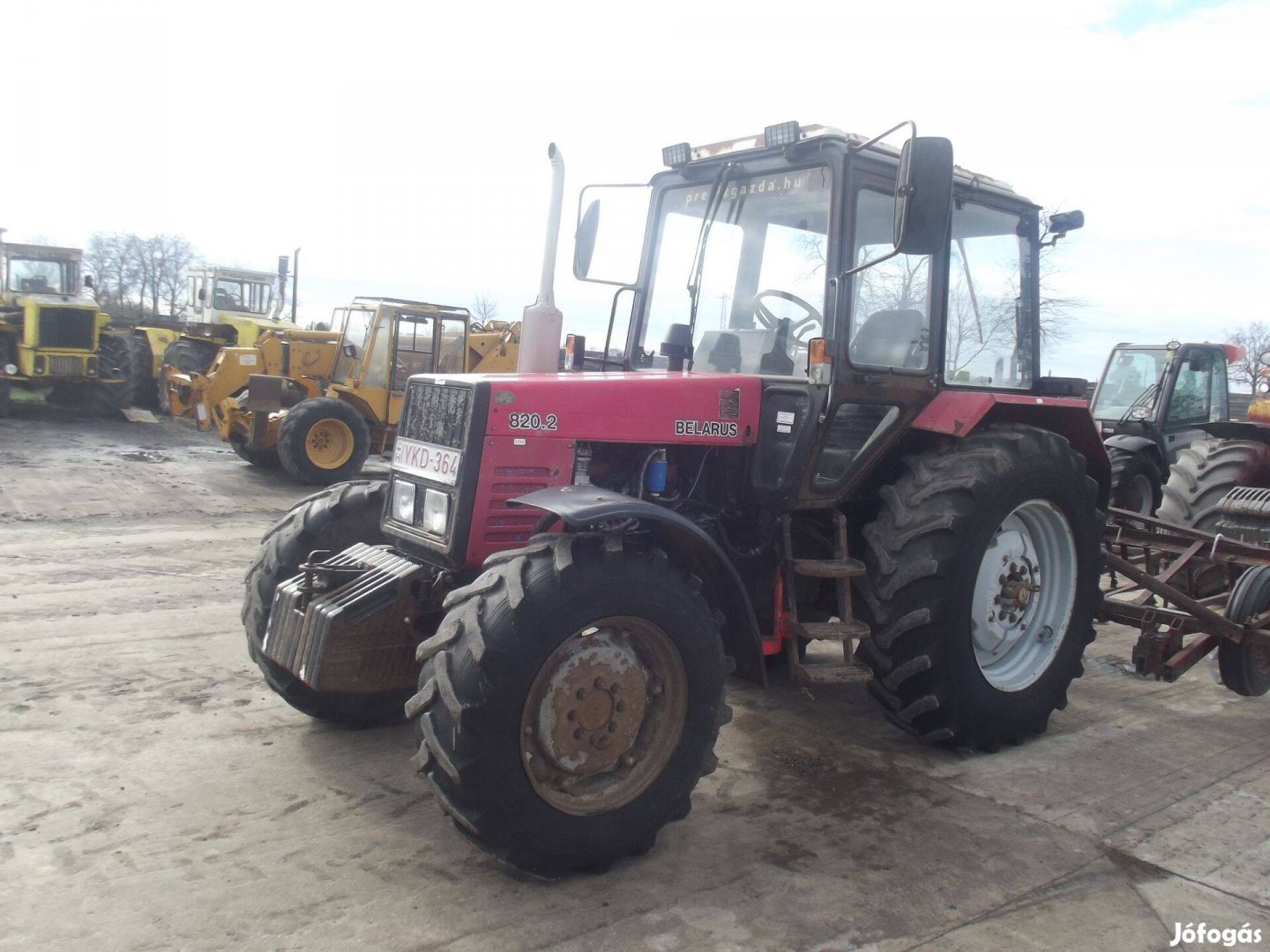 Eladó Belarusz MTZ 820.2-es típusú traktor