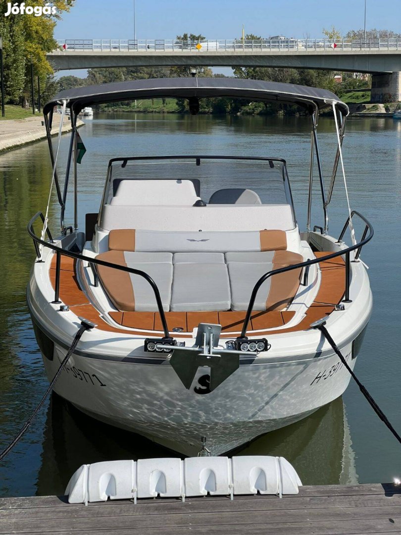 Eladó Beneteau Flyer 8 Sundeck használthajó