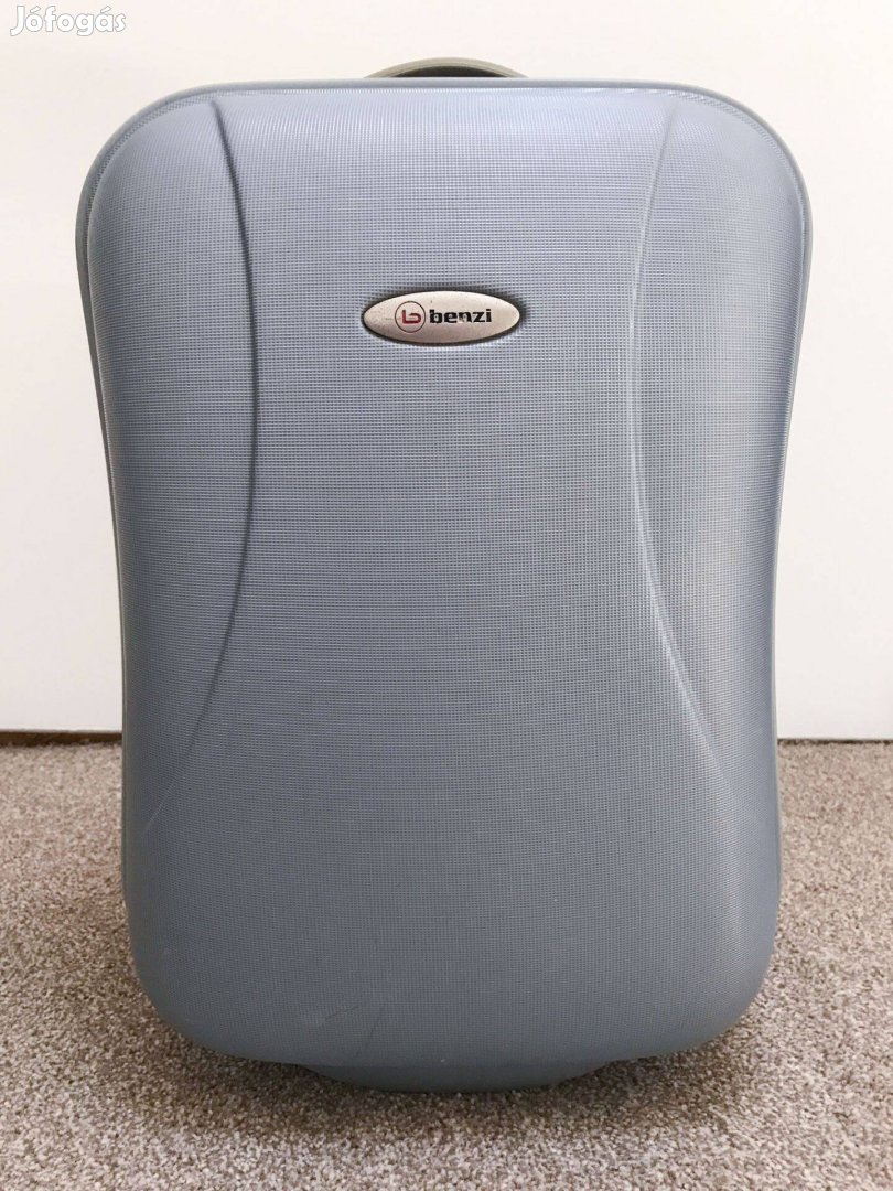 Eladó Benzi Kézipoggyász Méretű Bőrönd