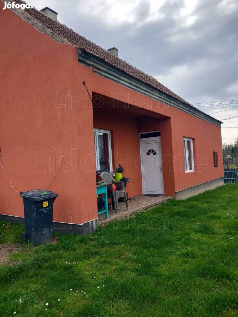 Eladó Berzencén 3 szobás azonnal költözhető családi ház.