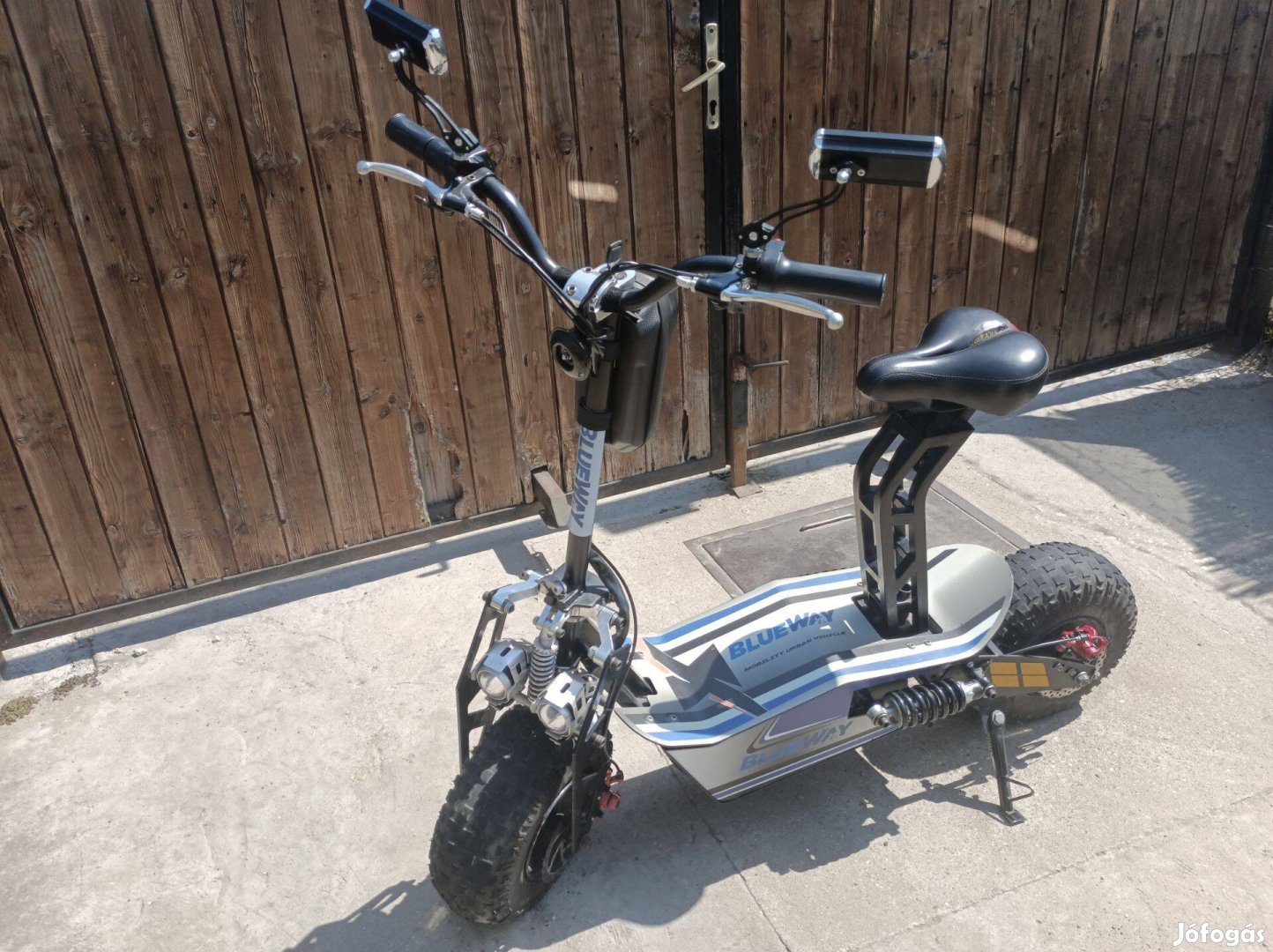 Eladó Blueway XE16 elektromos roller üléssel 1600W