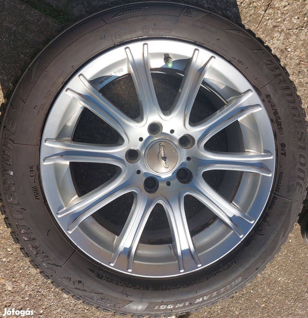 Eladó Bridgestone Blizzak LM001 téli gumi szett