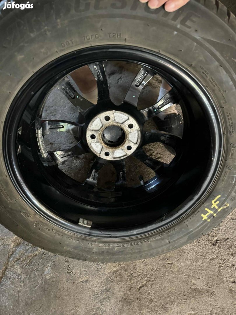 Eladó Bridgestone téli gumi szett Kia felnin