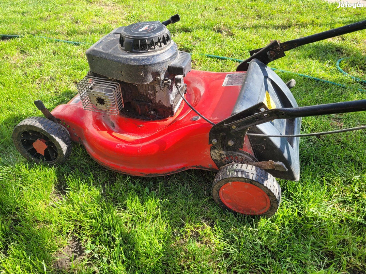 Eladó Briggs & Stratton motoros fűnyíró