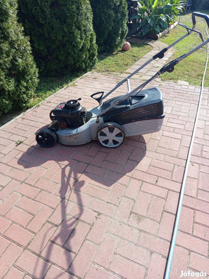 Eladó Briggs benzínes fűnyíró