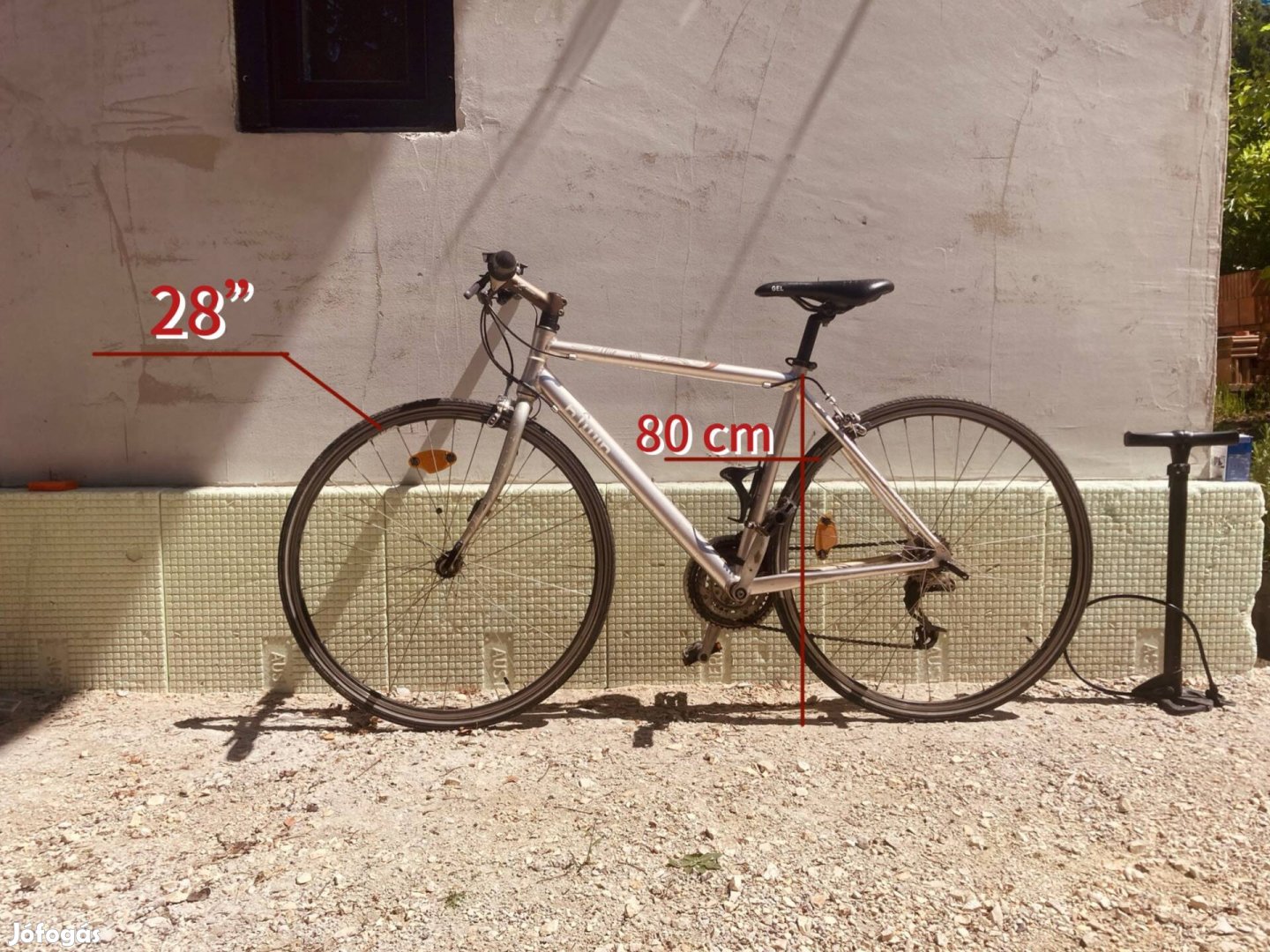 Eladó Btwin fitness kerékpár 28-os kerekekkel, alu vázzal, sok új