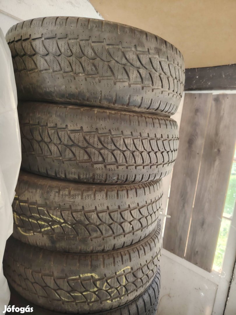 Eladó C gumik 235/65 R16 C