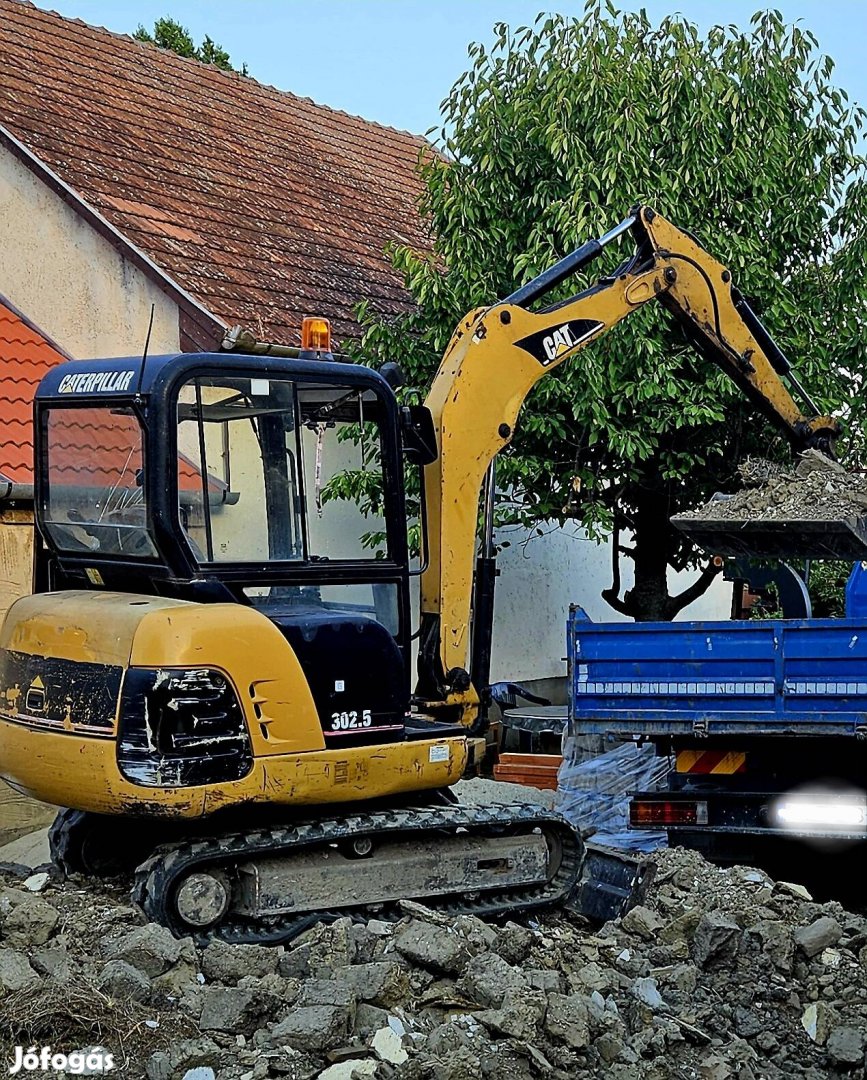 Eladó Caterpillar 302.5 földmunkagép  minikotró 