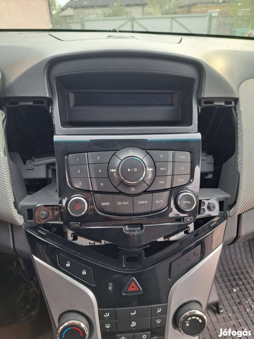 Eladó Chevrolet Cruze CD rádió kapcsoló fejegység