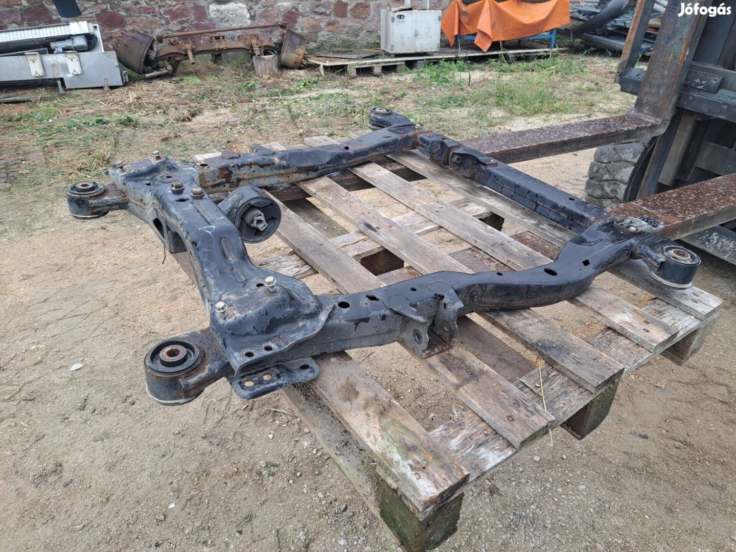 Eladó Chevrolet Cruze első bölcső futómű tartó keret