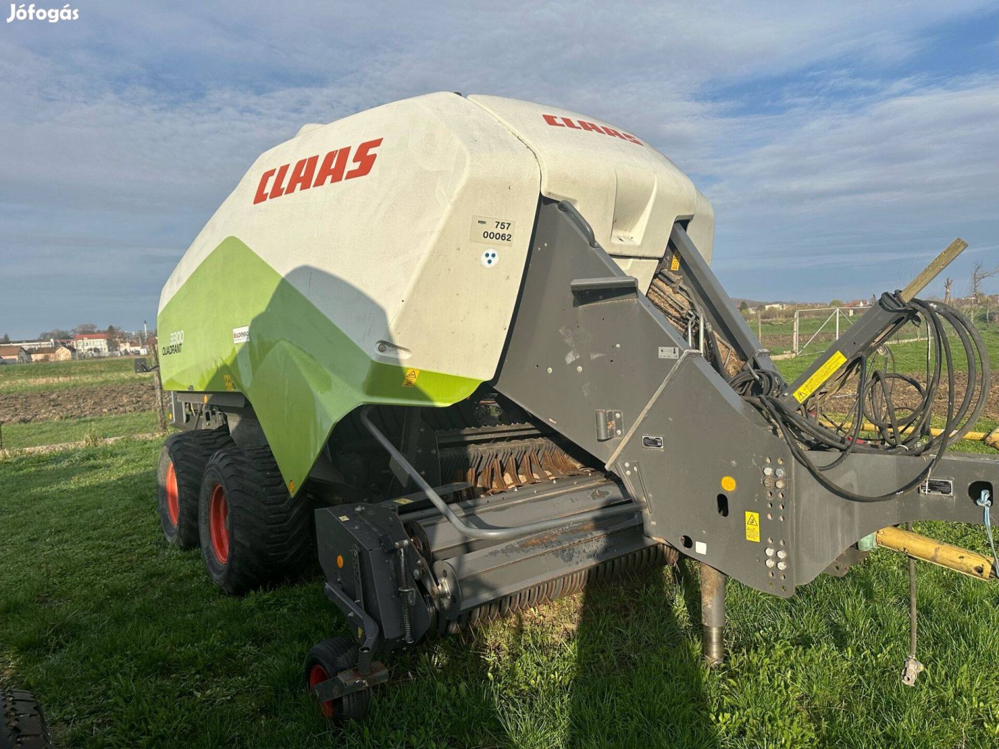 Eladó Claas Quadrant 3300 bálázó