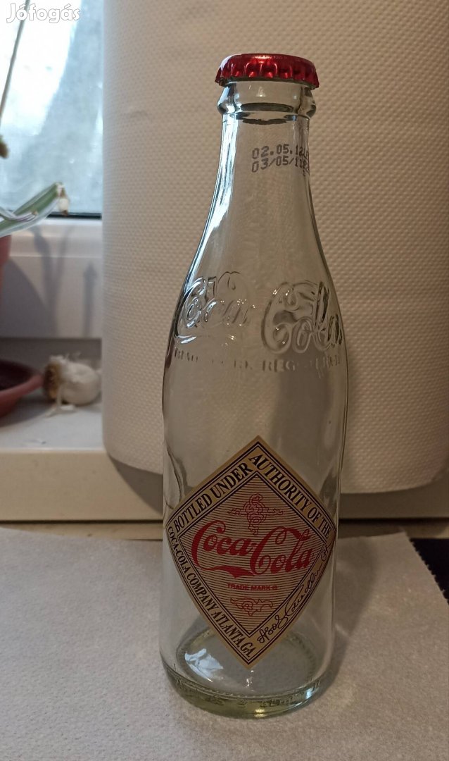 Eladó Coca Cola üvegek.