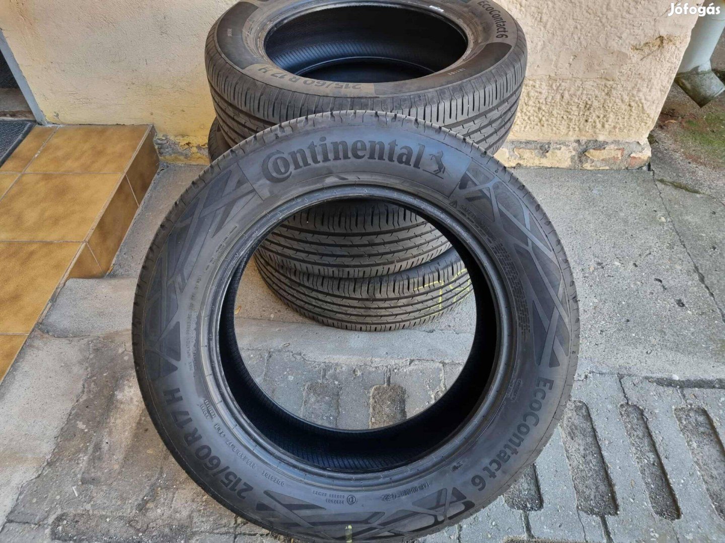 Eladó Contnentál 215/60/17 alig használt nyári gumi szett