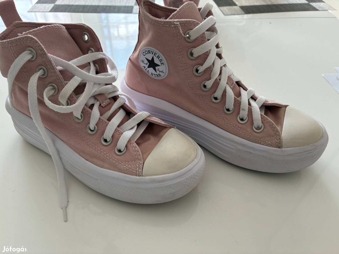 Eladó Converse 36 cipő