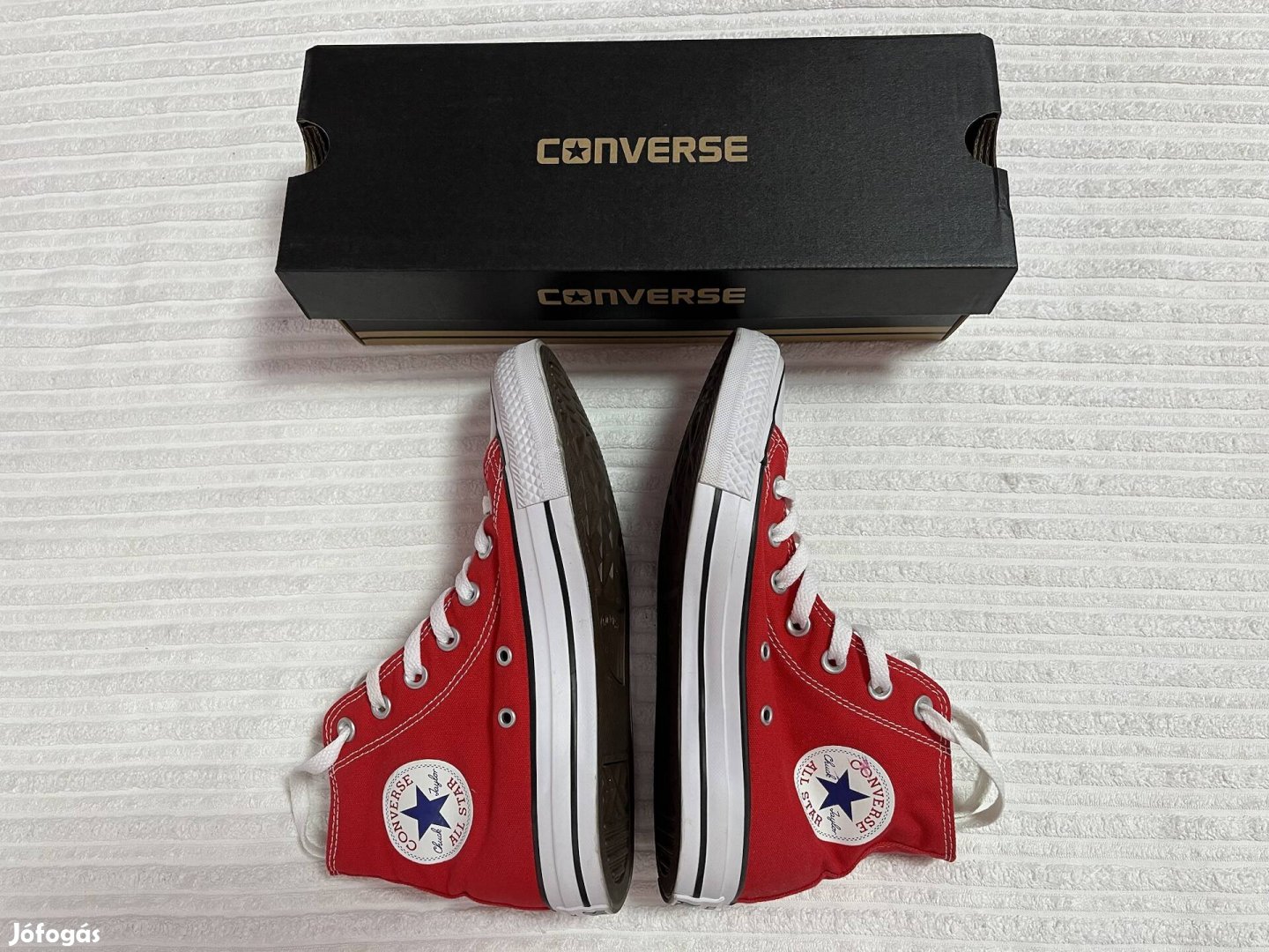 Eladó Converse cipő