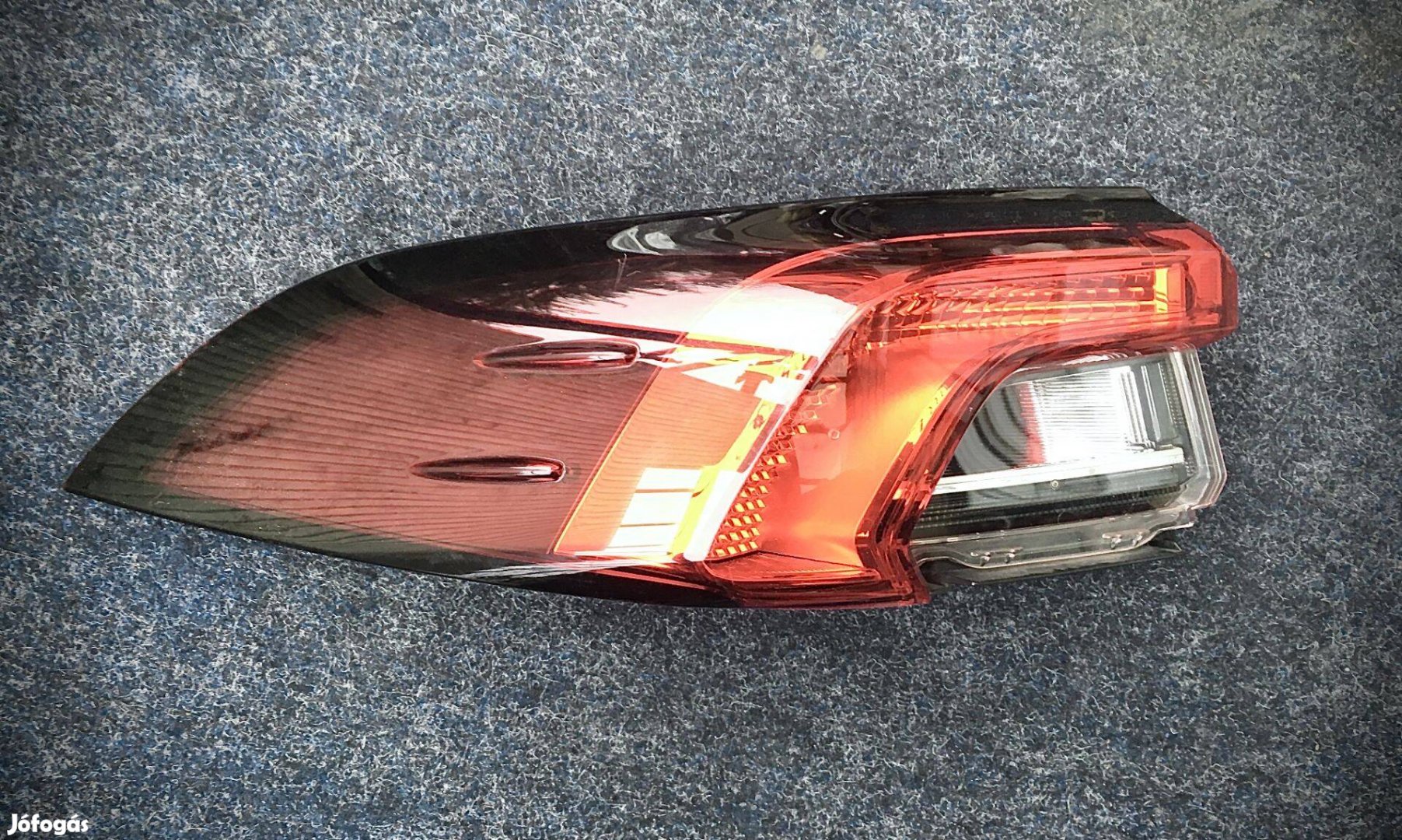 Eladó Corolla E210 4, 5 ajtós bal hátsó lámpa. XV.ker/posta