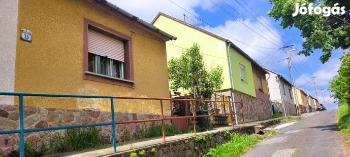 Eladó Családi ház Komló  - Ikerház fél az Ősz utcában