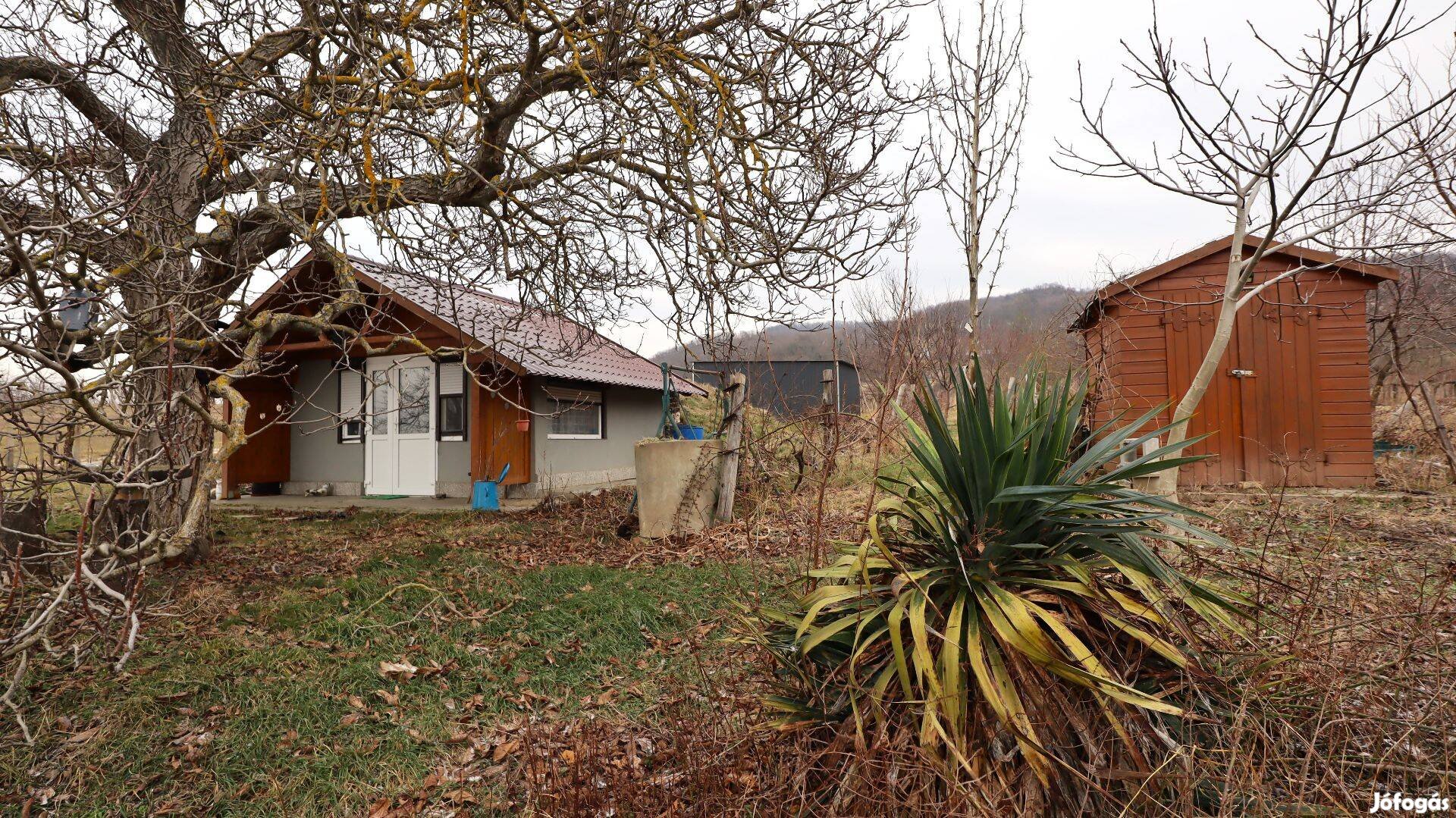 Eladó Csobáncra panorámás zártkert Tapolca-Diszel külterületén