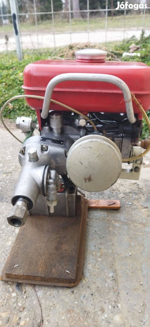 Eladó Csónakmotor
