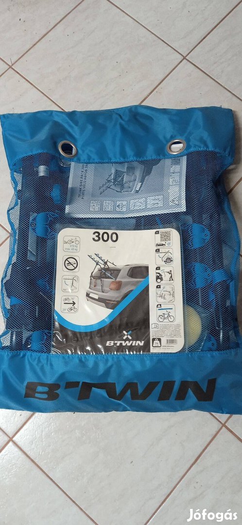 Eladó Decathlon -os Btwin 300 -as kerékpárszállító bike rack