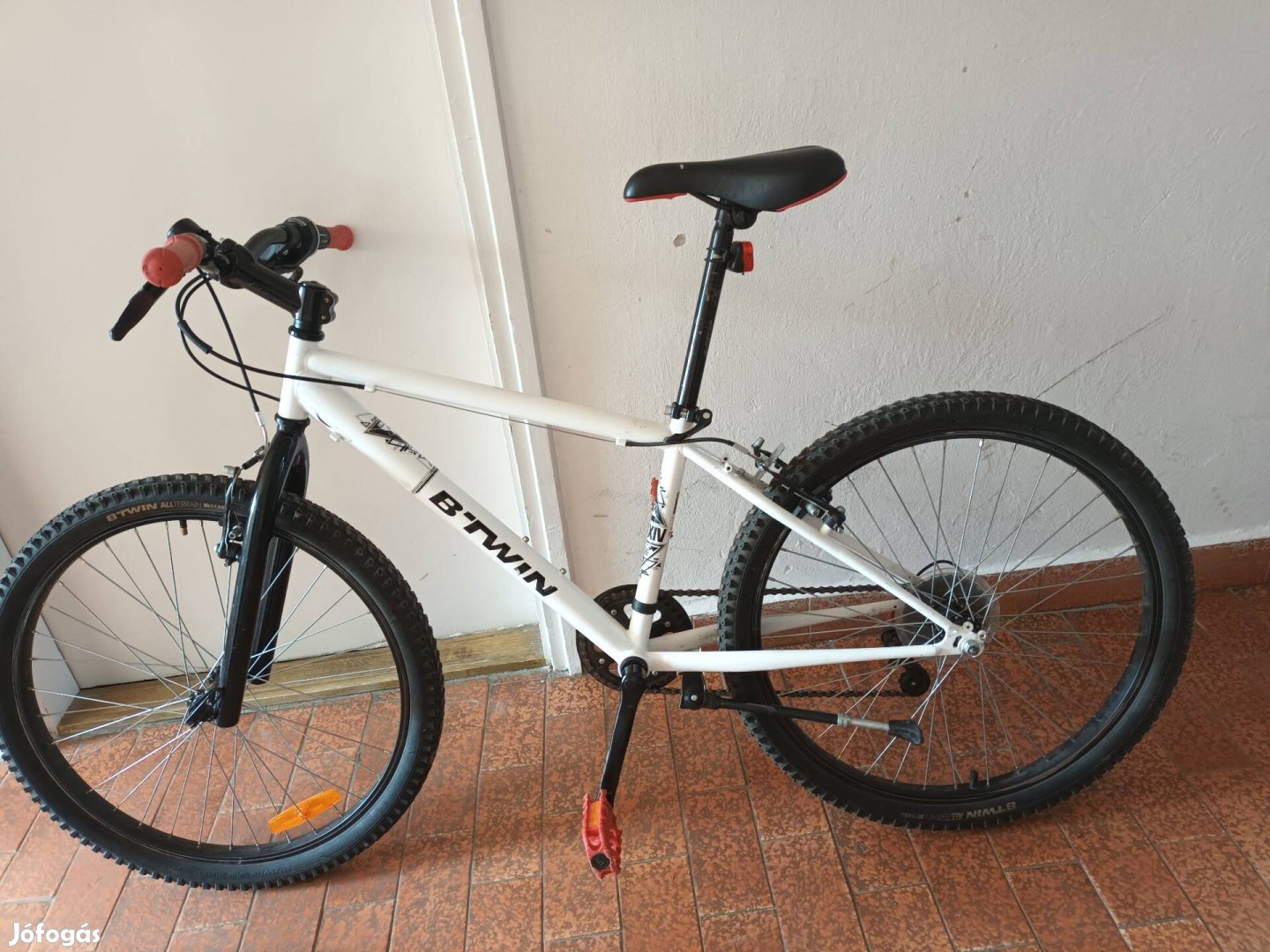 Eladó Decatlonban vásárolt Btwin 24-es kerékpár