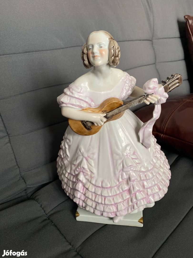 Eladó Déryné lila szoknyával gitárral Herendi porcelán