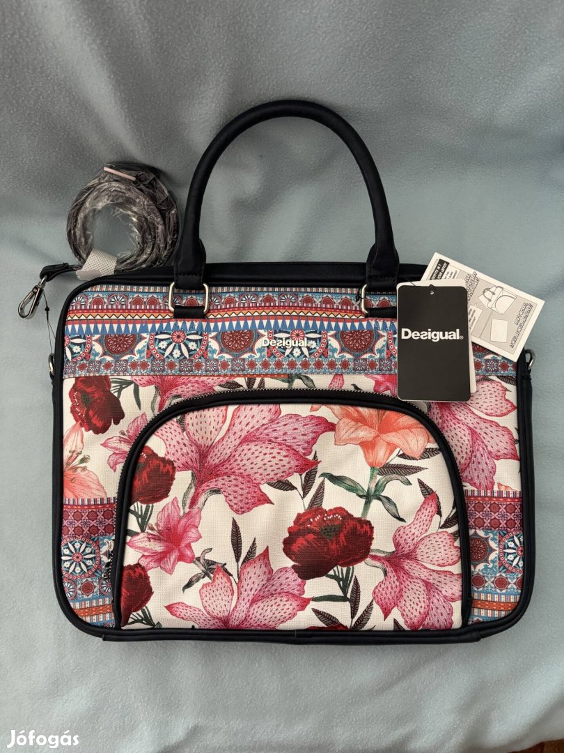 Eladó Desigual laptoptáska