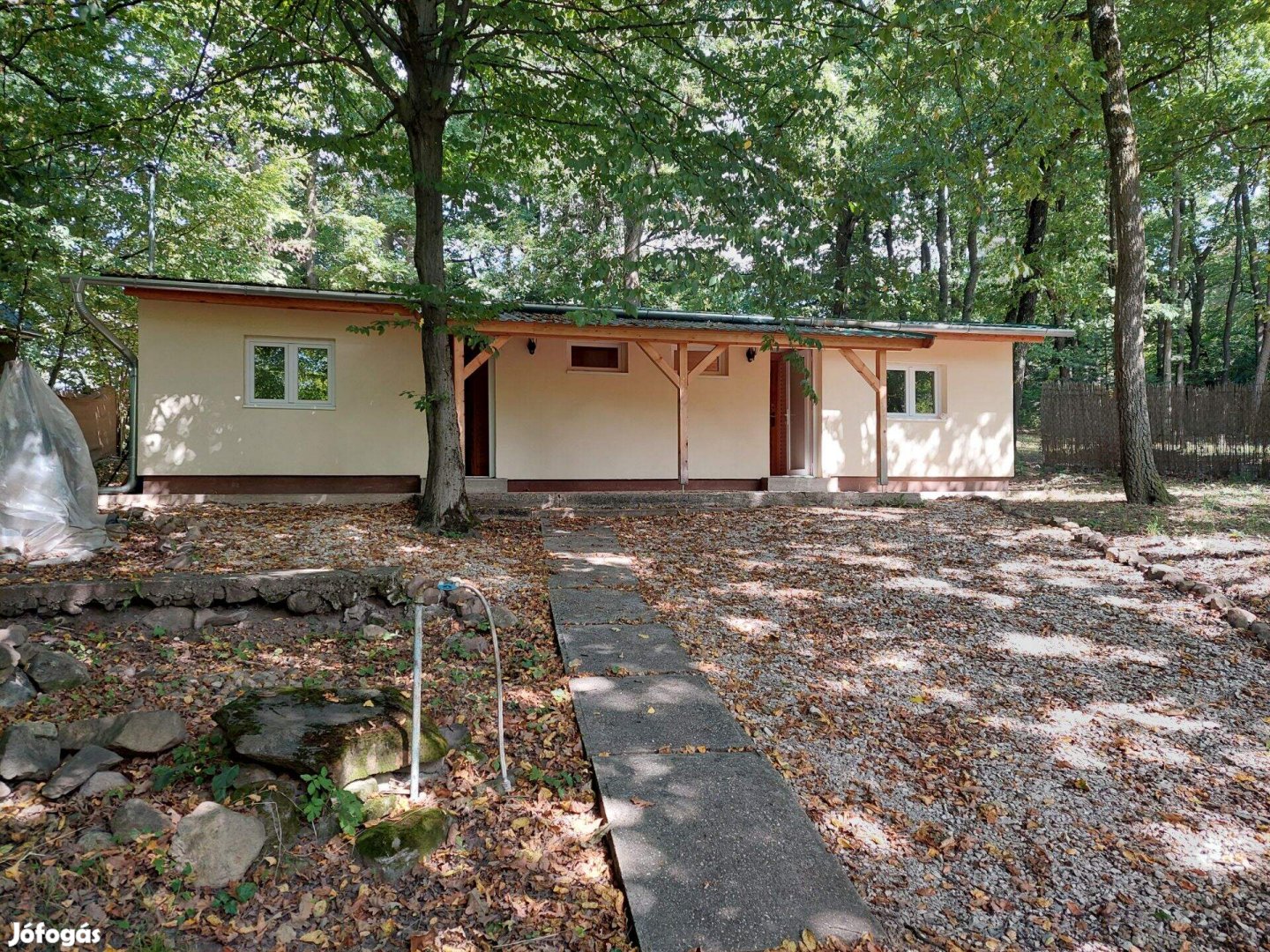 Eladó Dobogókő belterületén, 1046m2-es telken, 54m2-es